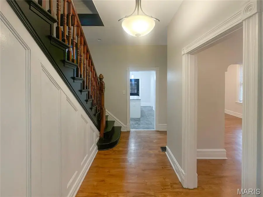 6216 Virginia Avenue, Saint Louis, MO 63111 - #3
