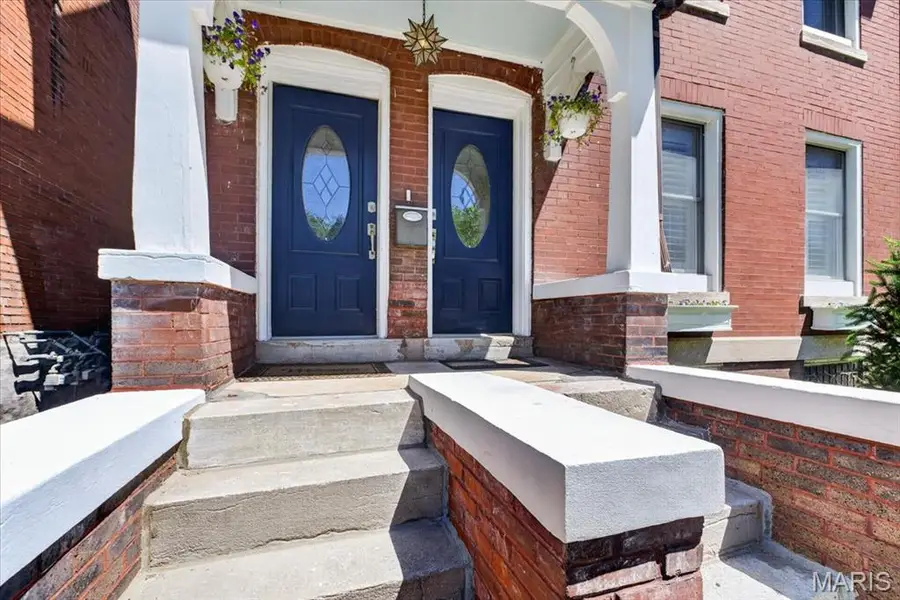 4161 Flad Avenue, Saint Louis, MO 63110 - #2