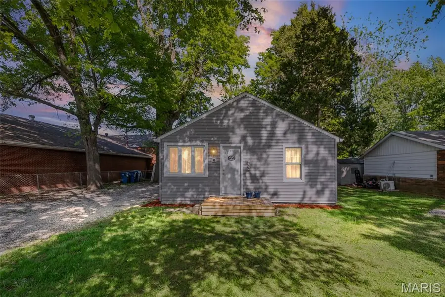 406 Southard Place, South Roxana, IL 62087 - #3