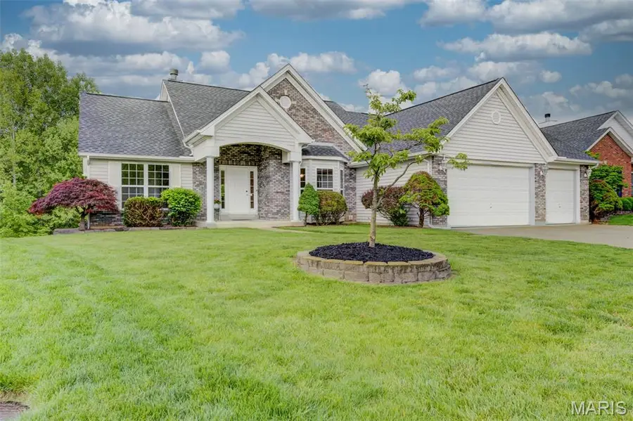 819 Hidden Spring Drive, Saint Charles, MO 63304 - #2