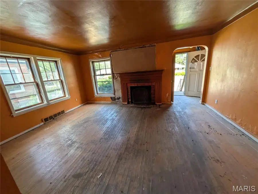 6804 Murray Street, Saint Louis, MO 63121 - #3