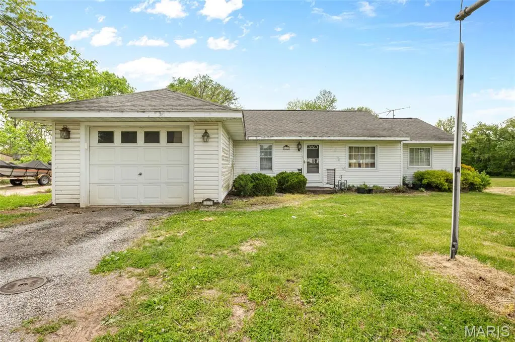 117 S West Street, Sorento, IL 62086 - #1