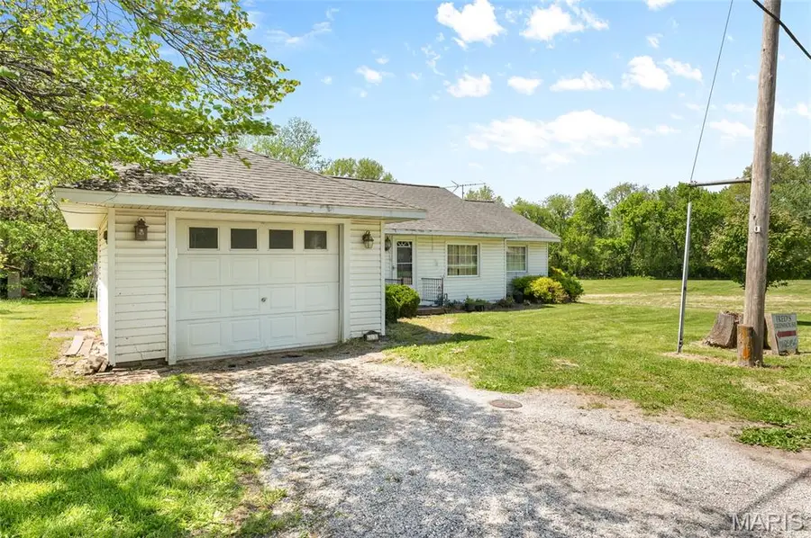 117 S West Street, Sorento, IL 62086 - #2