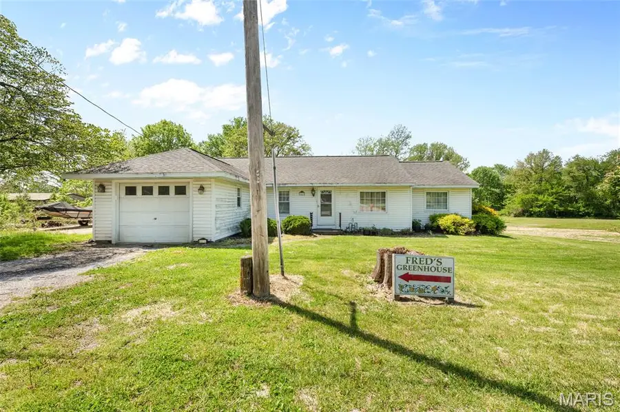 117 S West Street, Sorento, IL 62086 - #3