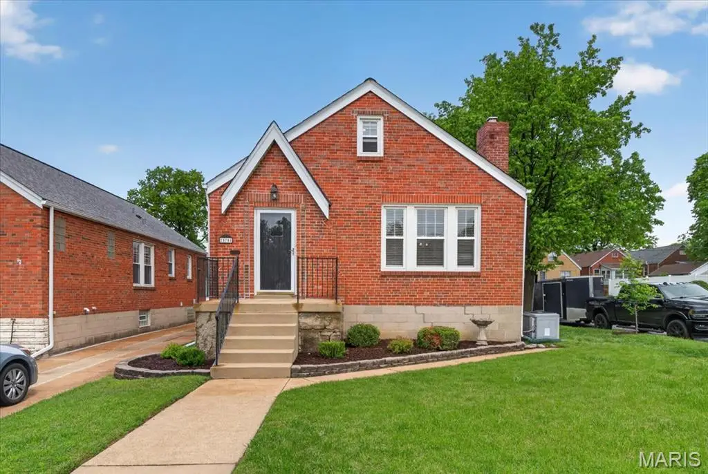 5701 Pernod Avenue, Saint Louis, MO 63139 - #1