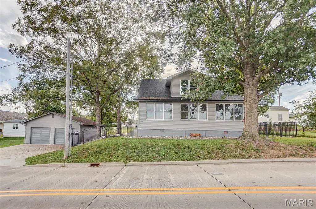218 E Cherry Street, Columbia, IL 62236 - #1