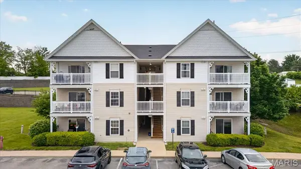 2430 Tellicherry Drive #100D, Mehlville, MO 63125