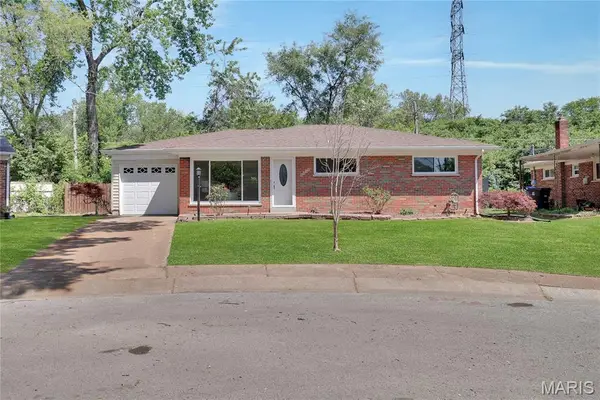 1592 Mendell Drive, University City, MO 63130