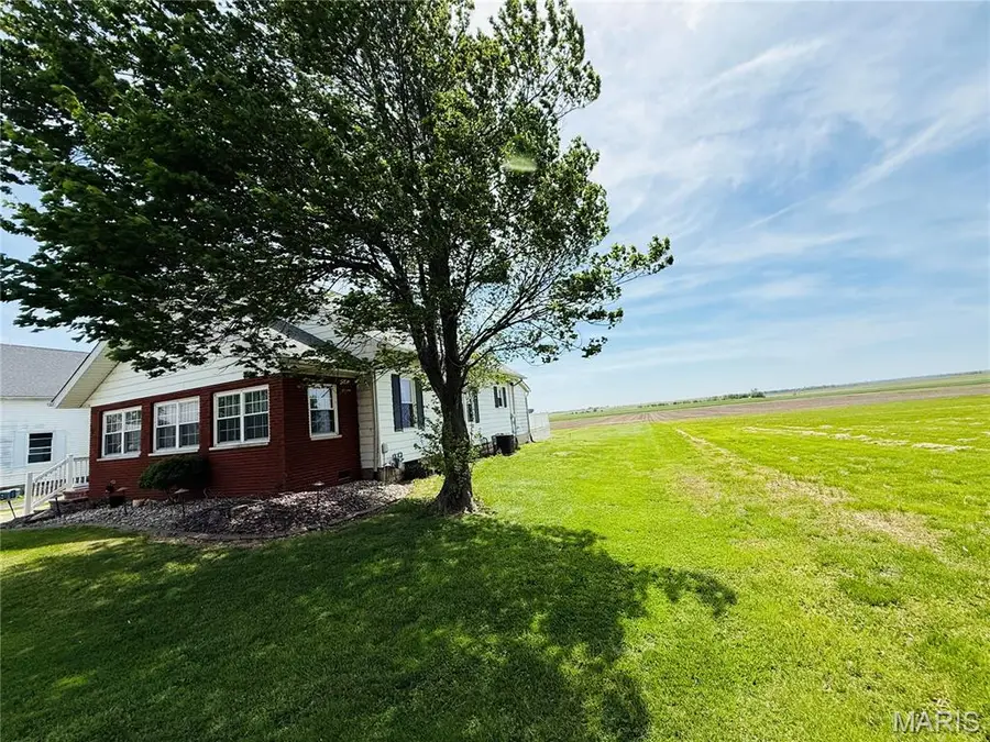 224 W Saint Louis Street, Hoyleton, IL 62803 - #3