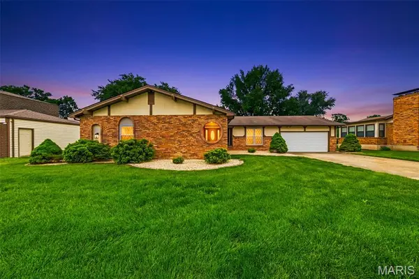 8 Lake Hill Drive, St Peters, MO 63376