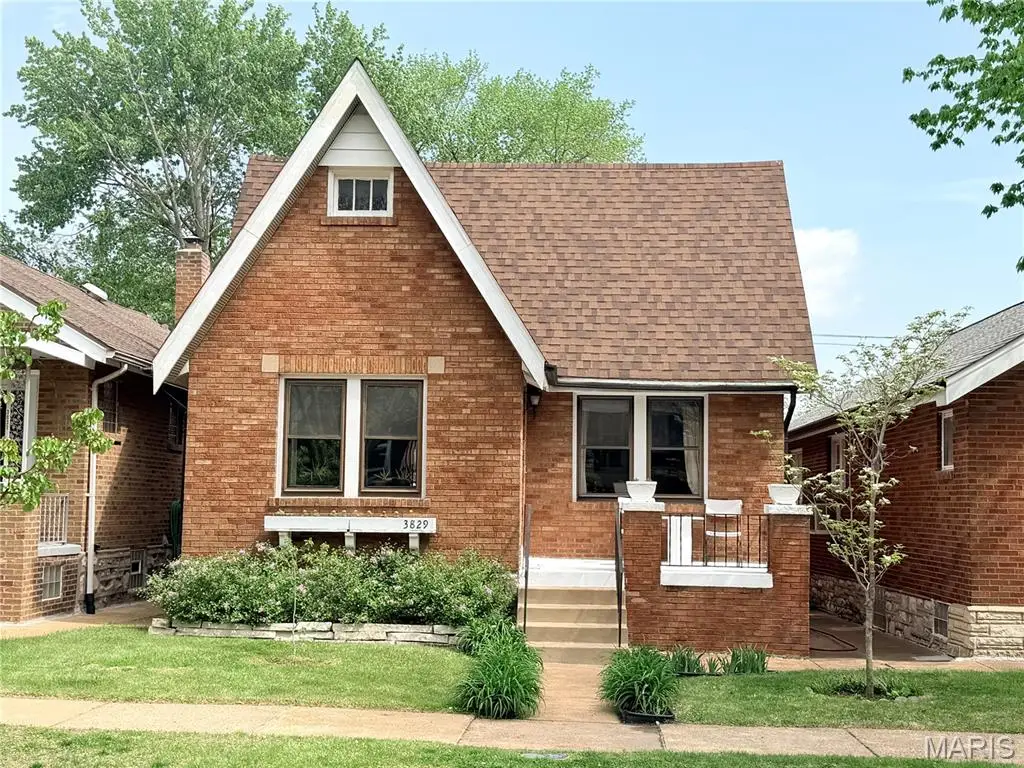 3829 Burgen Avenue, Saint Louis, MO 63116 - #1