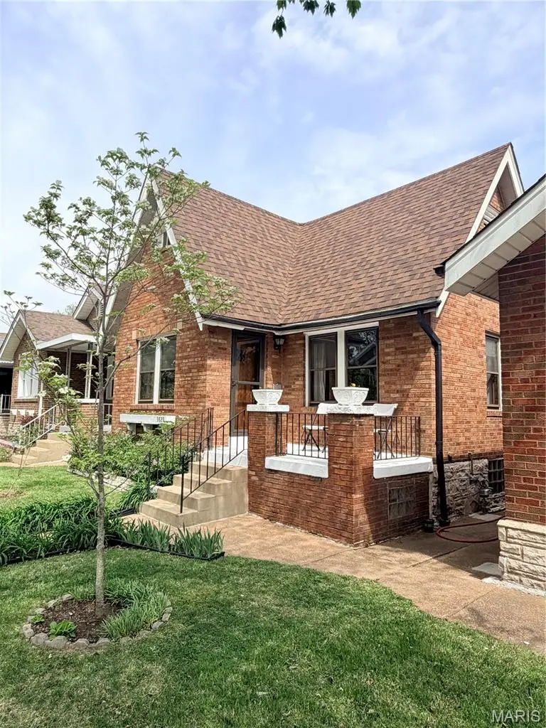 3829 Burgen Avenue, Saint Louis, MO 63116 - #2