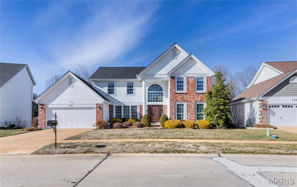 752 Charleston Oaks Drive, Ballwin, MO 63021 - #1