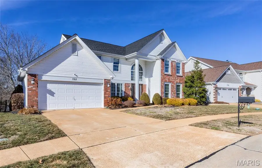 752 Charleston Oaks Drive, Ballwin, MO 63021 - #2