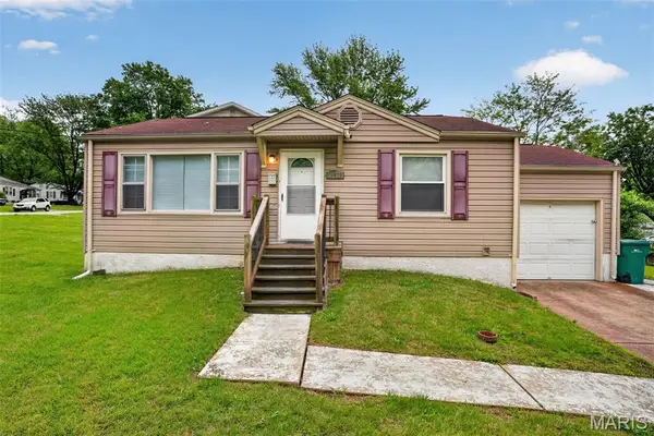 10428 Ashbrook Drive, St Louis, MO 63137