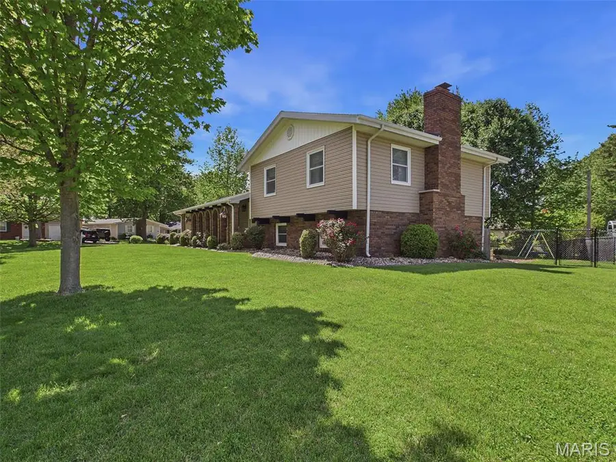 38 Cardinal Lane, Highland, IL 62249 - #3