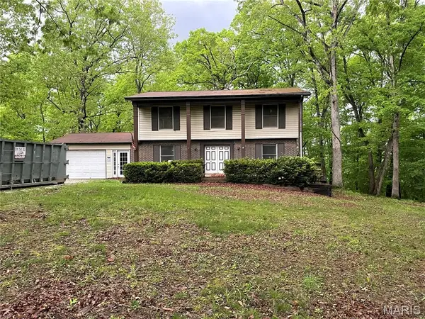 89 Zips Road, Hawk Point, MO 63349