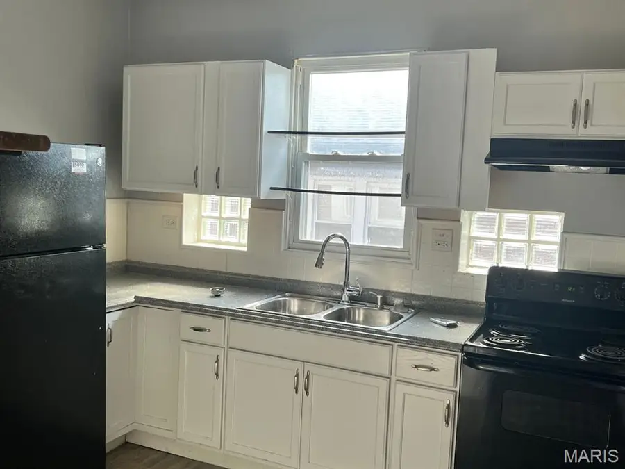 3271 Marshall Avenue, Saint John, MO 63114 - #3