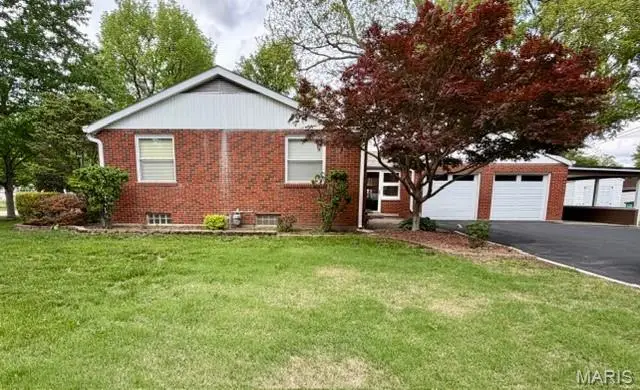 402 N 6th Street, Mascoutah, IL 62258 - #2