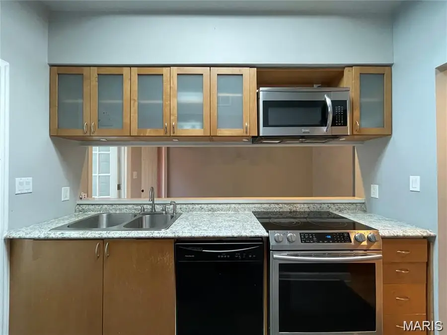 5621 Waterman Boulevard #5, Saint Louis, MO 63112 - #3