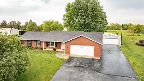 31822 Irish Lane, Brighton, IL 62012
