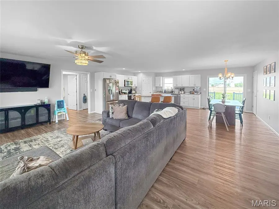 106 Janet Trail, Palmyra, MO 63461 - #3