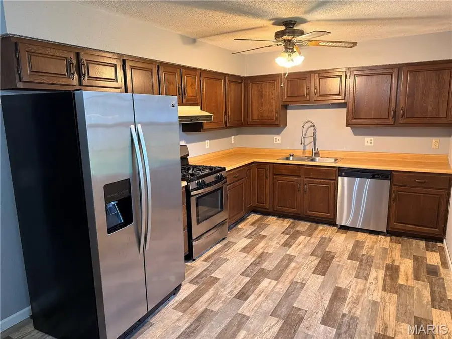 306 Dewolf, Odin, IL 62870 - #2