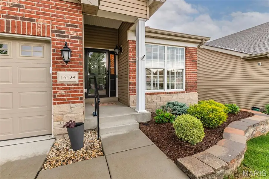 16128 Amber Vista Drive, Ballwin, MO 63021 - #3