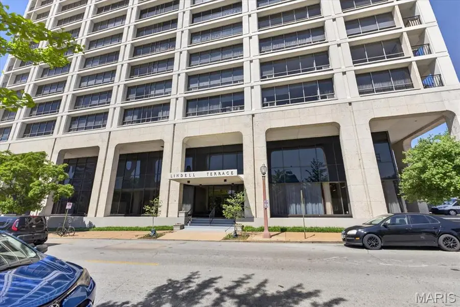 4501 Lindell Boulevard #10B, Saint Louis, MO 63108 - #2