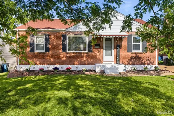 9814 Huntingdon Lane, St Louis, MO 63123