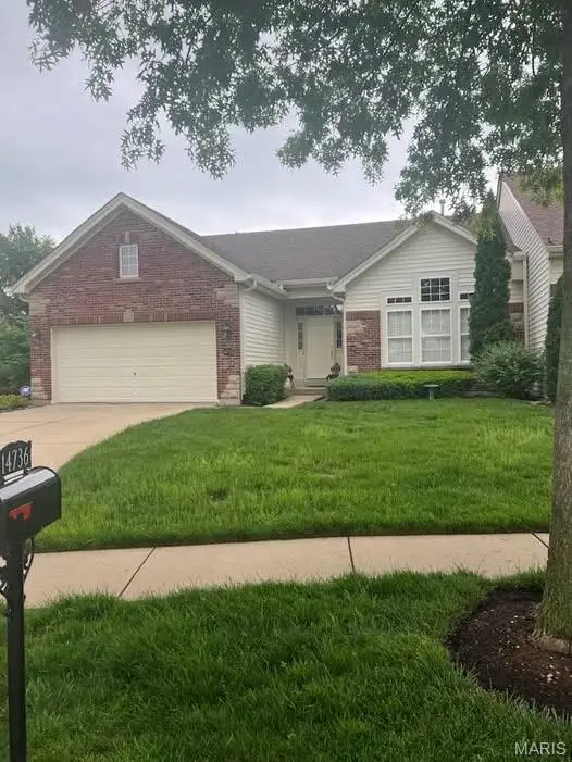 14736 Thornbird Manor Parkway, Chesterfield, MO 63017