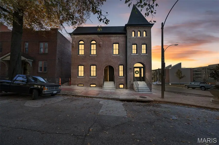 1201 Mackay Place, Saint Louis, MO 63104 - #2