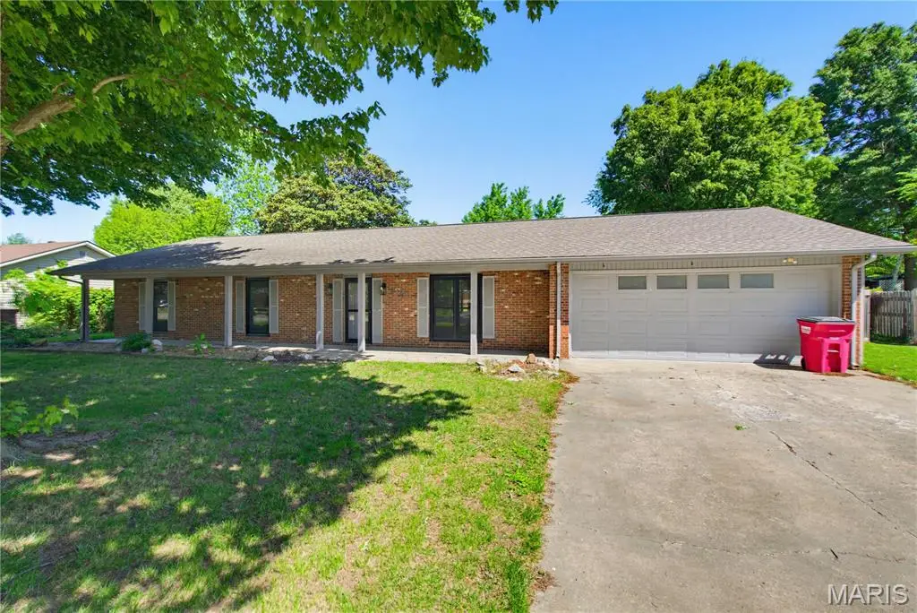 126 Bradley Drive, Sikeston, MO 63801 - #1