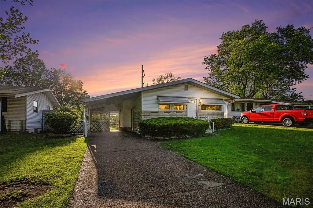 10401 Lilac Avenue, Saint Louis, MO 63137 - #1