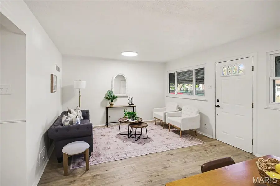 10401 Lilac Avenue, Saint Louis, MO 63137 - #2