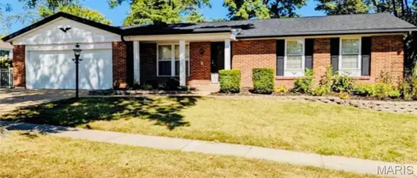 2765 Cathedral Drive, St Louis, MO 63129