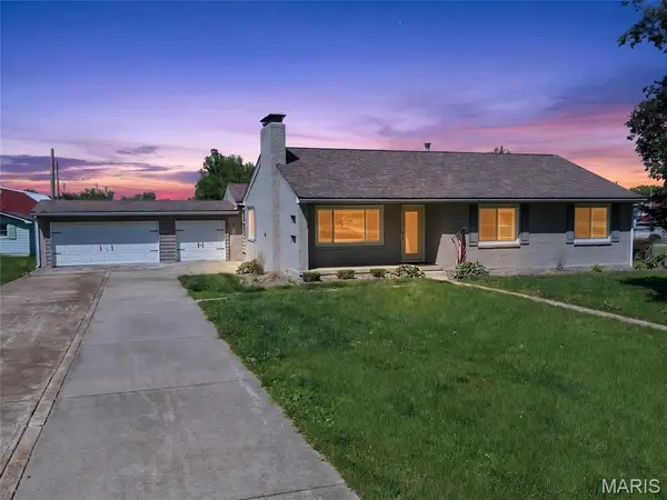17 Airline Drive, Farmington, MO 63640