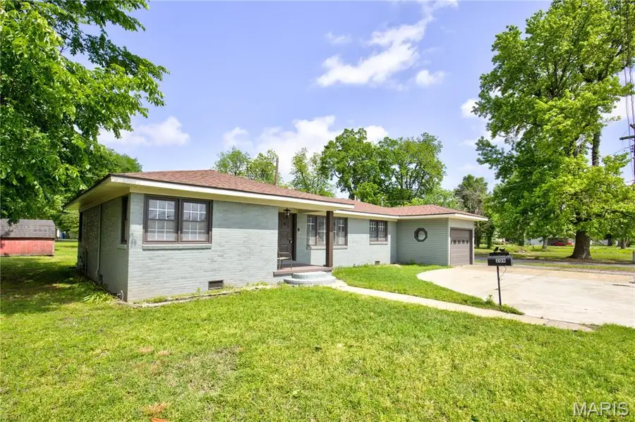 209 E Pine St, East Prairie, MO 63845 - #2