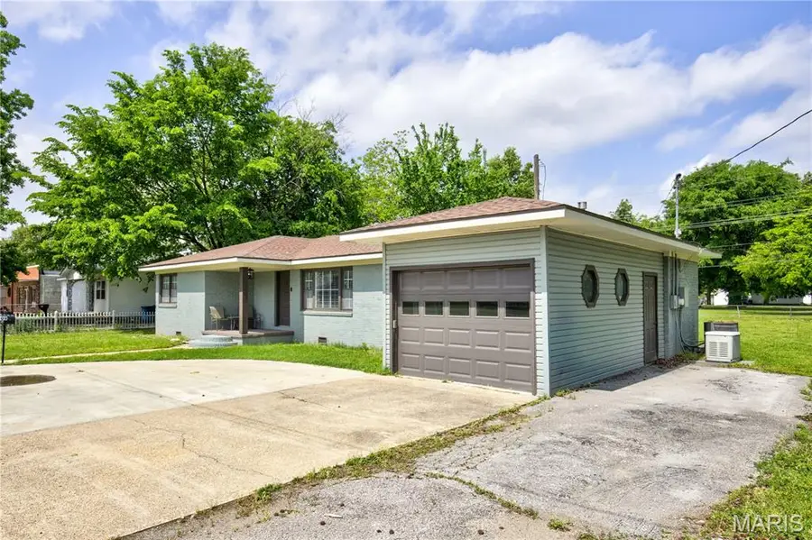 209 E Pine St, East Prairie, MO 63845 - #3