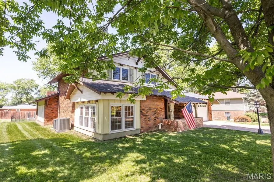 621 Harvard Drive, Edwardsville, IL 62025 - #2