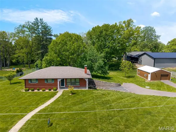 4 N West Street, Freeburg, IL 62243