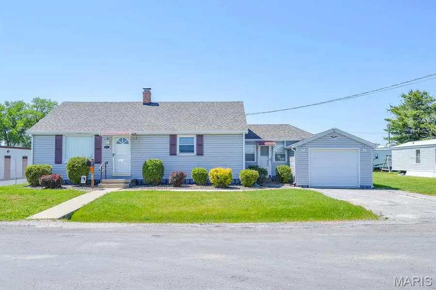 619 S Independence Street, Mascoutah, IL 62258 - #2
