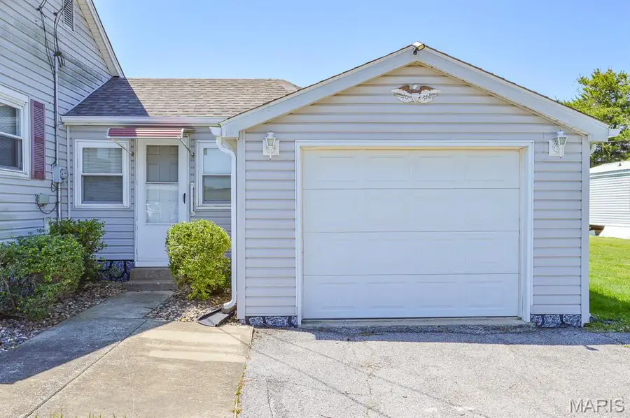 619 S Independence Street, Mascoutah, IL 62258 - #3