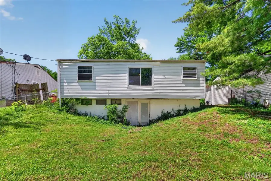 10076 Royal Drive, Saint Louis, MO 63136 - #2