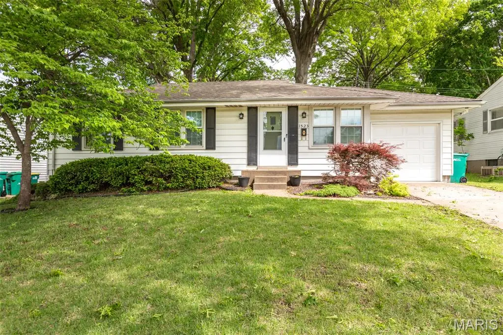 1523 Golden Drive, Saint Louis, MO 63137 - #1