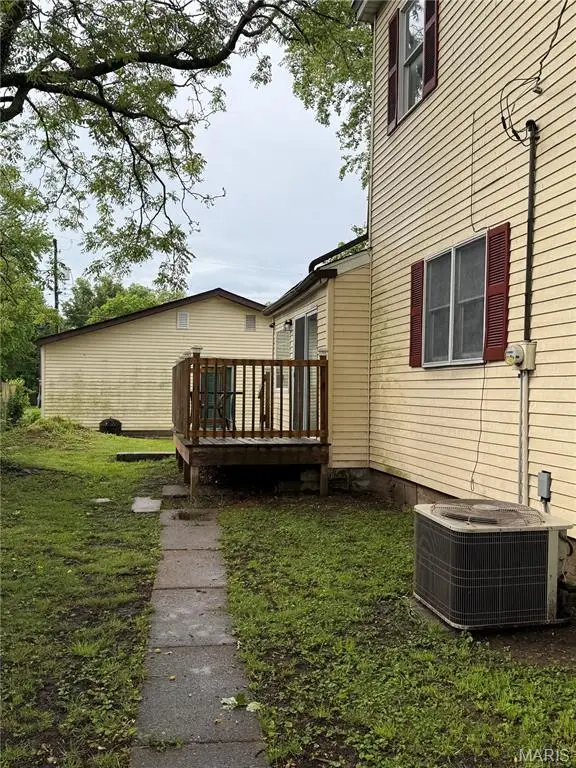 110 S 18th Street, Belleville, IL 62226 - #3