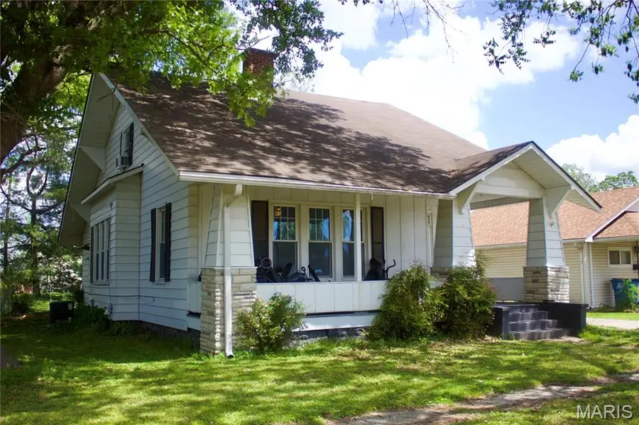 315 W Parker Avenue, Chaffee, MO 63740 - #2