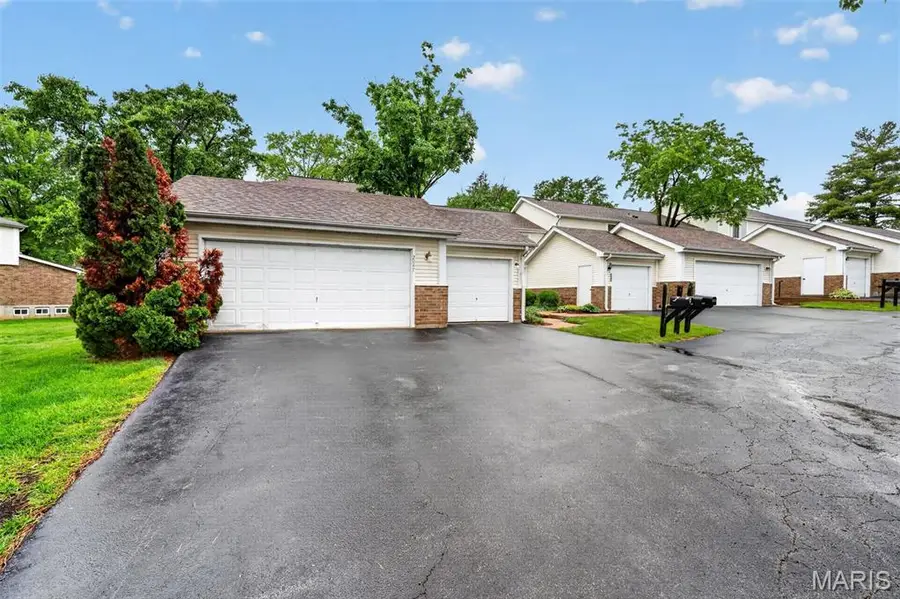 2047 Kentmore Lane, Chesterfield, MO 63017 - #3
