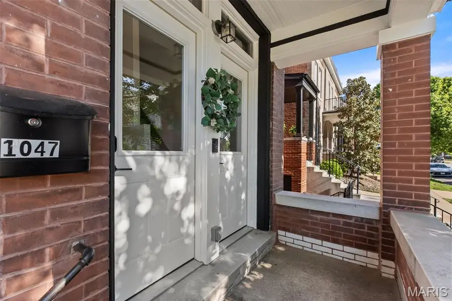 1047 S Taylor Avenue, Saint Louis, MO 63110 - #2