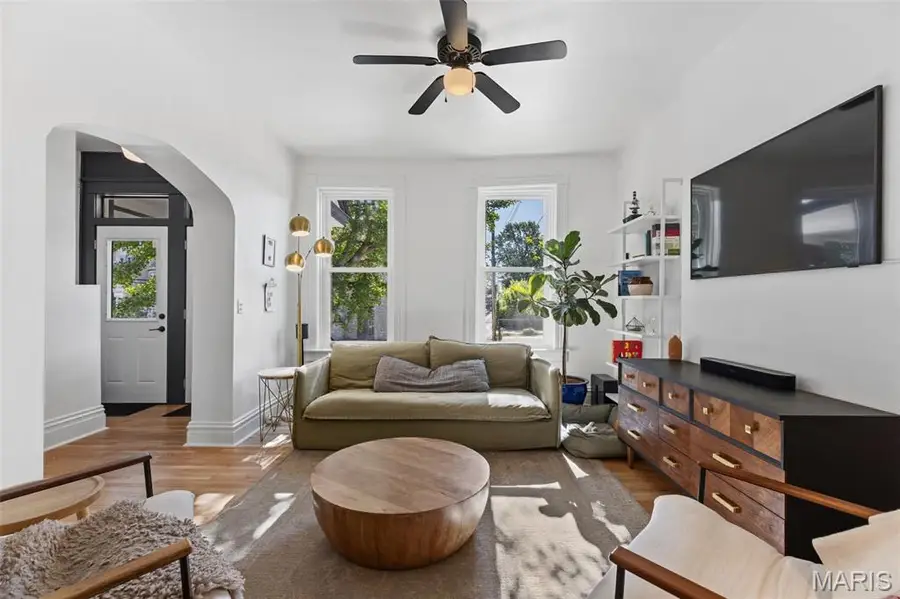 1047 S Taylor Avenue, Saint Louis, MO 63110 - #3